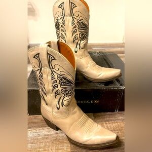 Rebel Boots Butterfly boots in beige